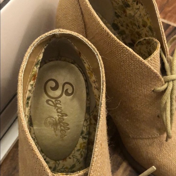 Seychelles Booties - Picture 2 of 4